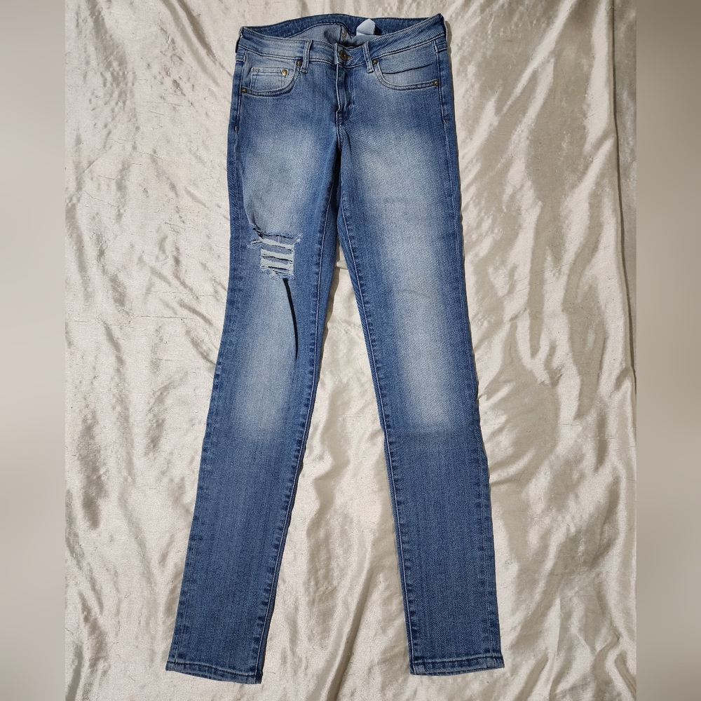 &Denim By H&M Super Skinny Low Rise Distressed Knee Jeans